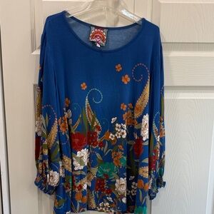 Johnny Was Tee Bee Smocked Sleeve Tee Size XL